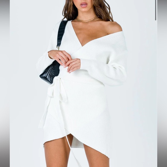 White Long Sleeve Knit Dress - Picture 3 of 7